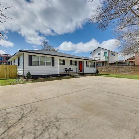 Home Grassy Yard, Walk To Bentonville Square Exterior foto