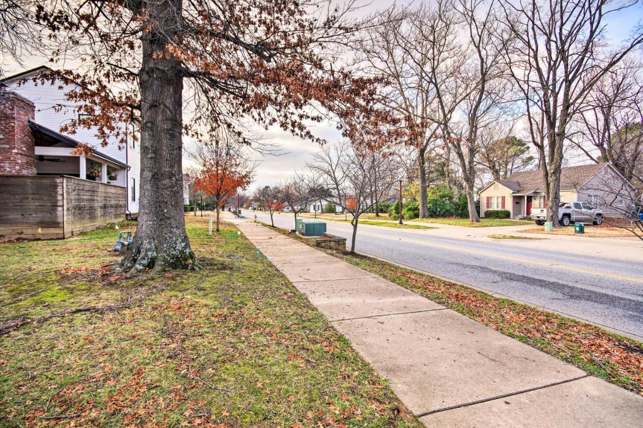Home Grassy Yard, Walk To Bentonville Square Exterior foto