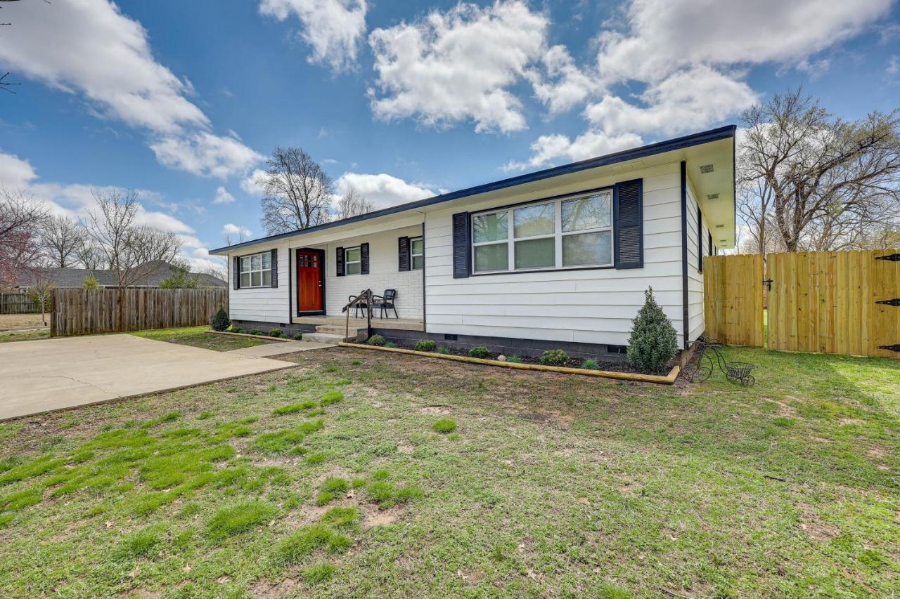Home Grassy Yard, Walk To Bentonville Square Exterior foto