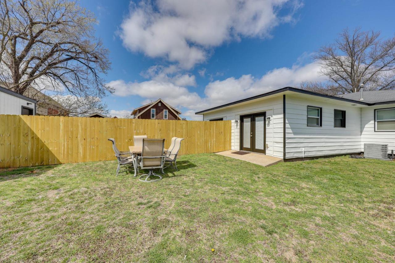 Home Grassy Yard, Walk To Bentonville Square Exterior foto